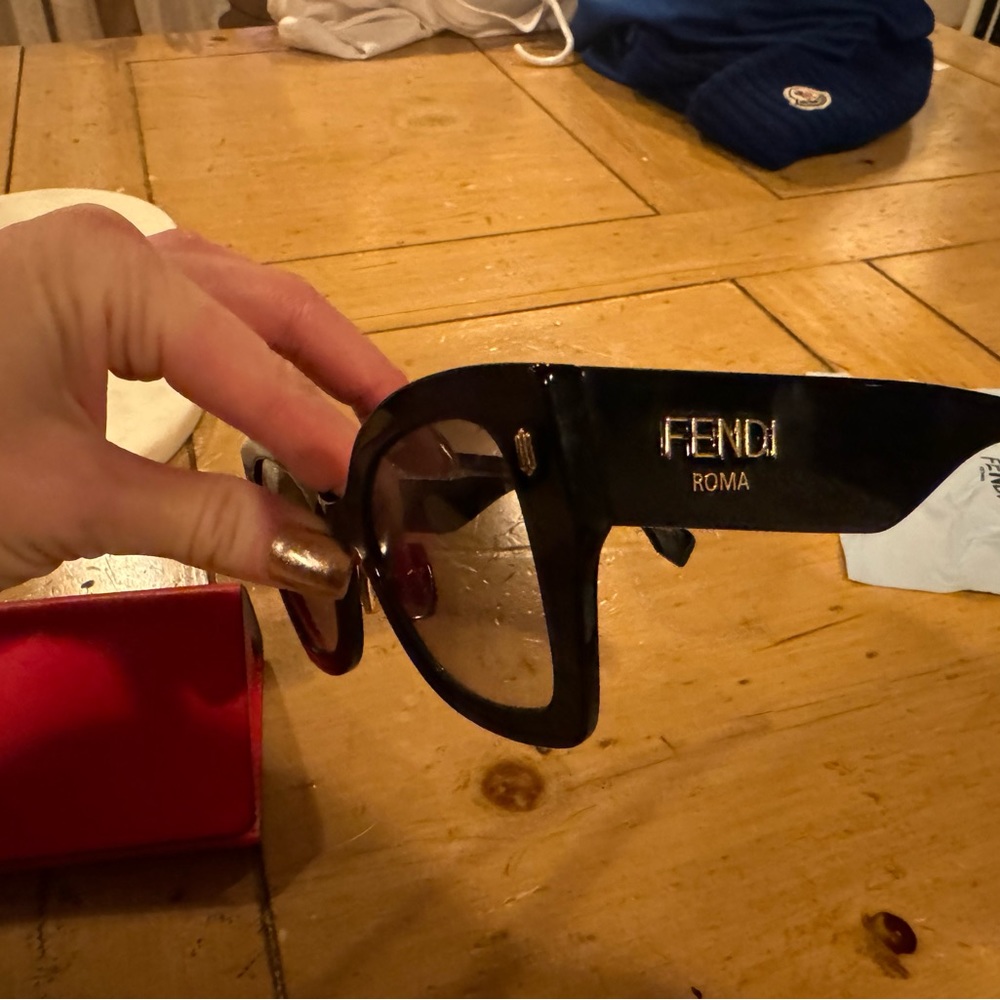 Fendi sunglasses. Worn 4 times. In good condition.